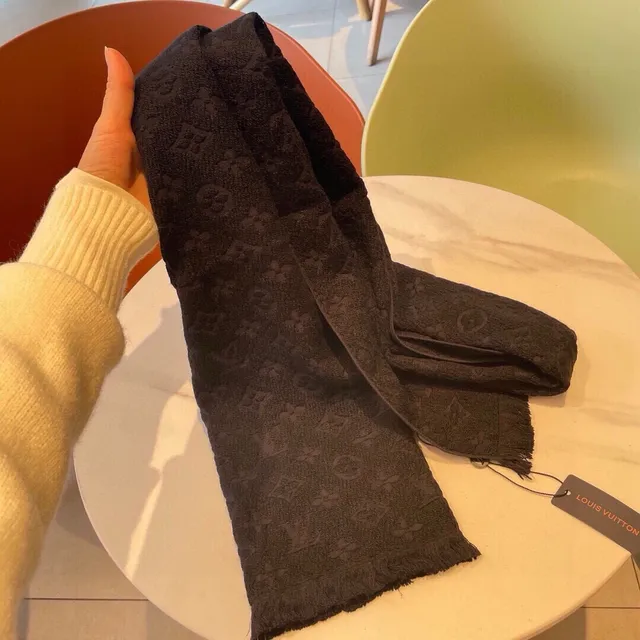 Écharpe Louis Vuitton Monogram Noir Jacquard Bords Frangés en Cachemire 8