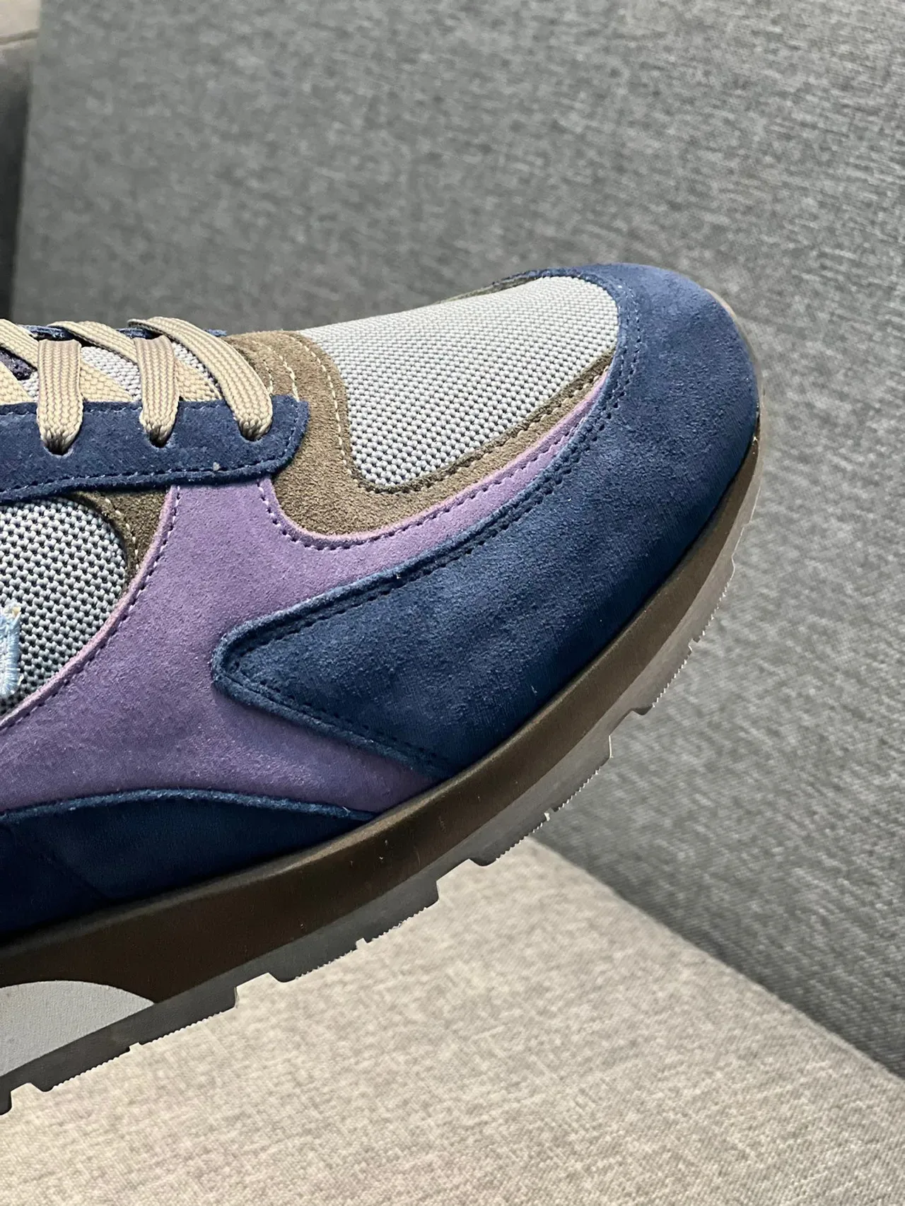 Louis Vuitton Navy Purple Sneakers Lifestyle Daim Et Mesh Superposés Patch Monogram Brodé 3