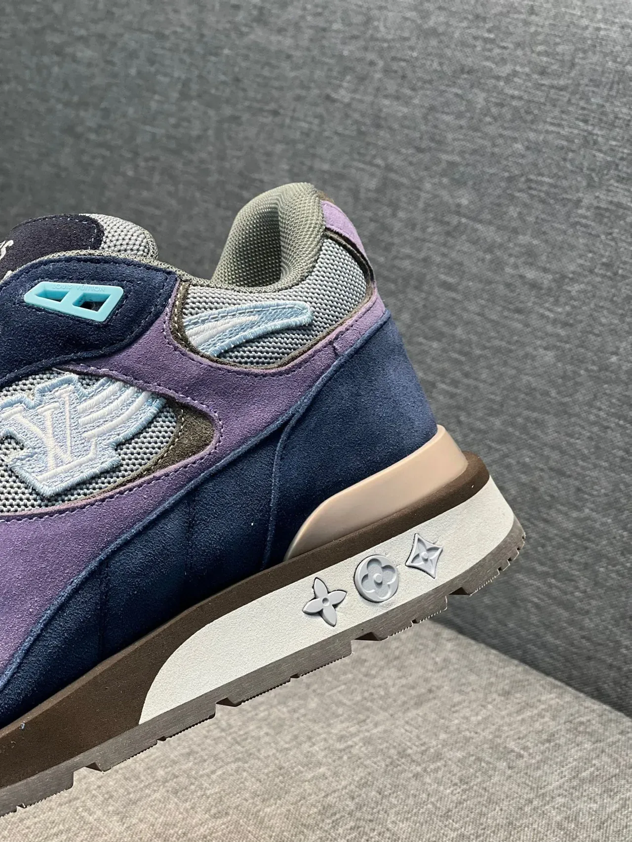 Louis Vuitton Navy Purple Sneakers Lifestyle Daim Et Mesh Superposés Patch Monogram Brodé 8