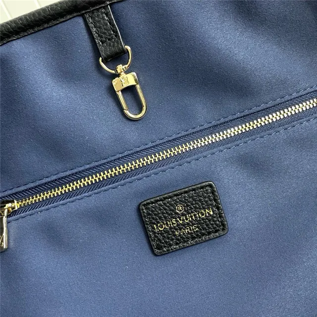 Louis Vuitton Neverfull Monograma embossado Bolso tote negro 3