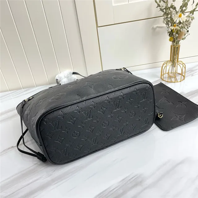 Louis Vuitton Neverfull Monograma embossado Bolso tote negro 4
