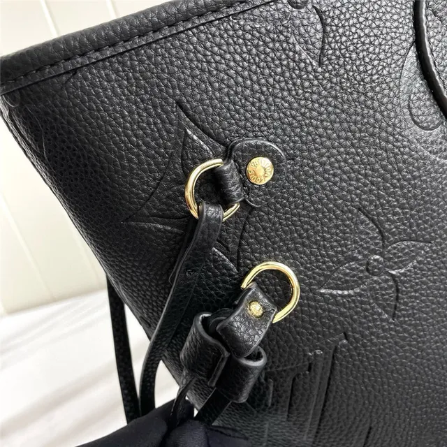 Louis Vuitton Neverfull Monograma embossado Bolso tote negro 6