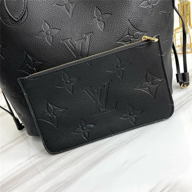 Louis Vuitton Neverfull Monograma embossado Bolso tote negro 9
