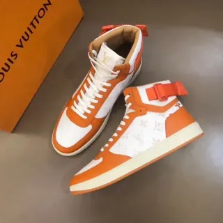 Louis Vuitton Zapatillas Lifestyle Naranja y Blanco High-Top con Impresión Monograma