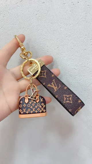 Louis Vuitton Pink Gold Monogrammed Leather Hardware Handbag 3