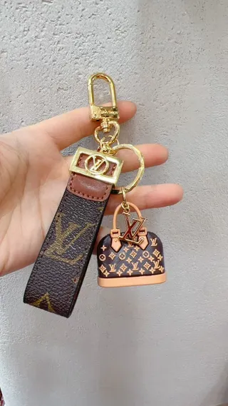 Louis Vuitton Pink Gold Monogrammed Leather Hardware Handbag 6