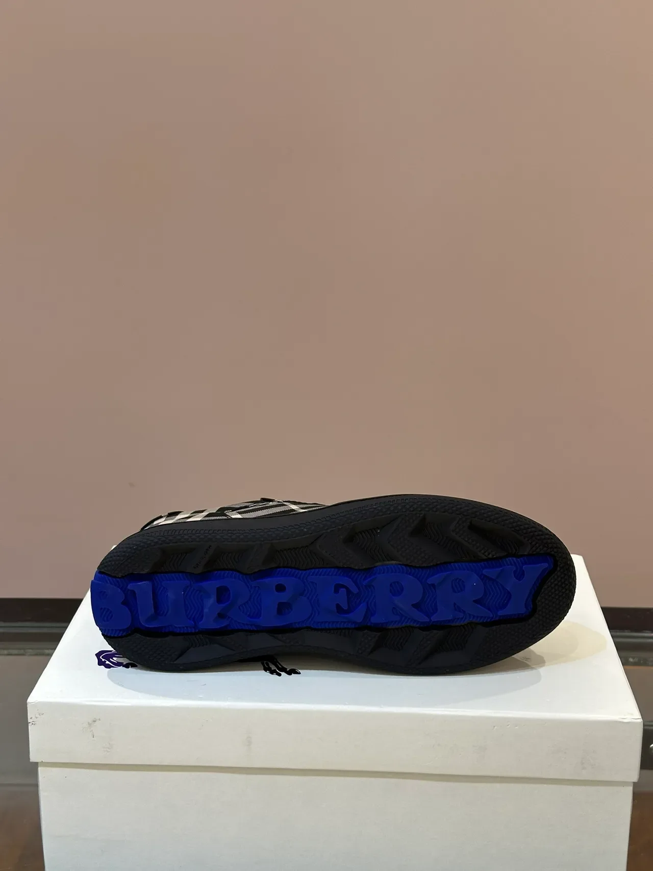 Louis Vuitton Plaid Low-Top Sneakers 3