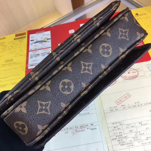 Louis Vuitton Pochette Metis Marron Beige Monogramme Toile Flap-Top Sac sous le bras 3