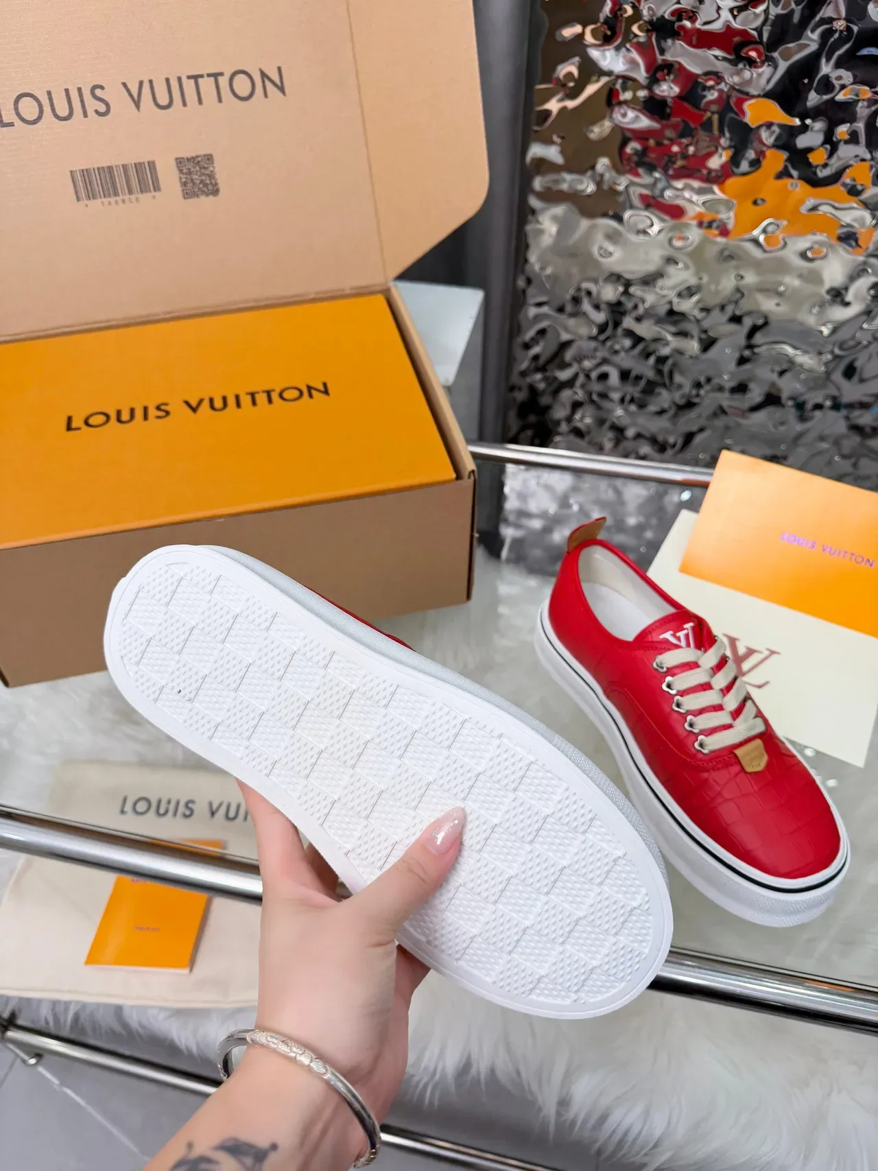 Louis Vuitton Sneakers Lifestyle Plateforme Rouge Croc Embossed 2