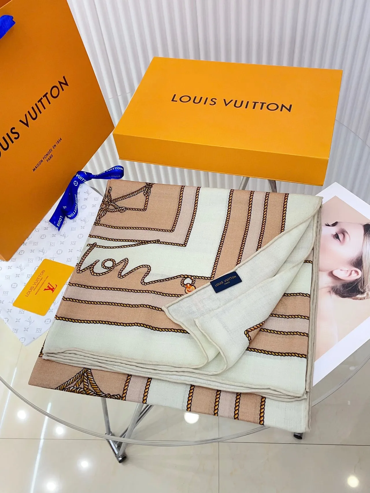 Louis Vuitton Imprimé Corde et Ancre Beige Soie Écharpe 5