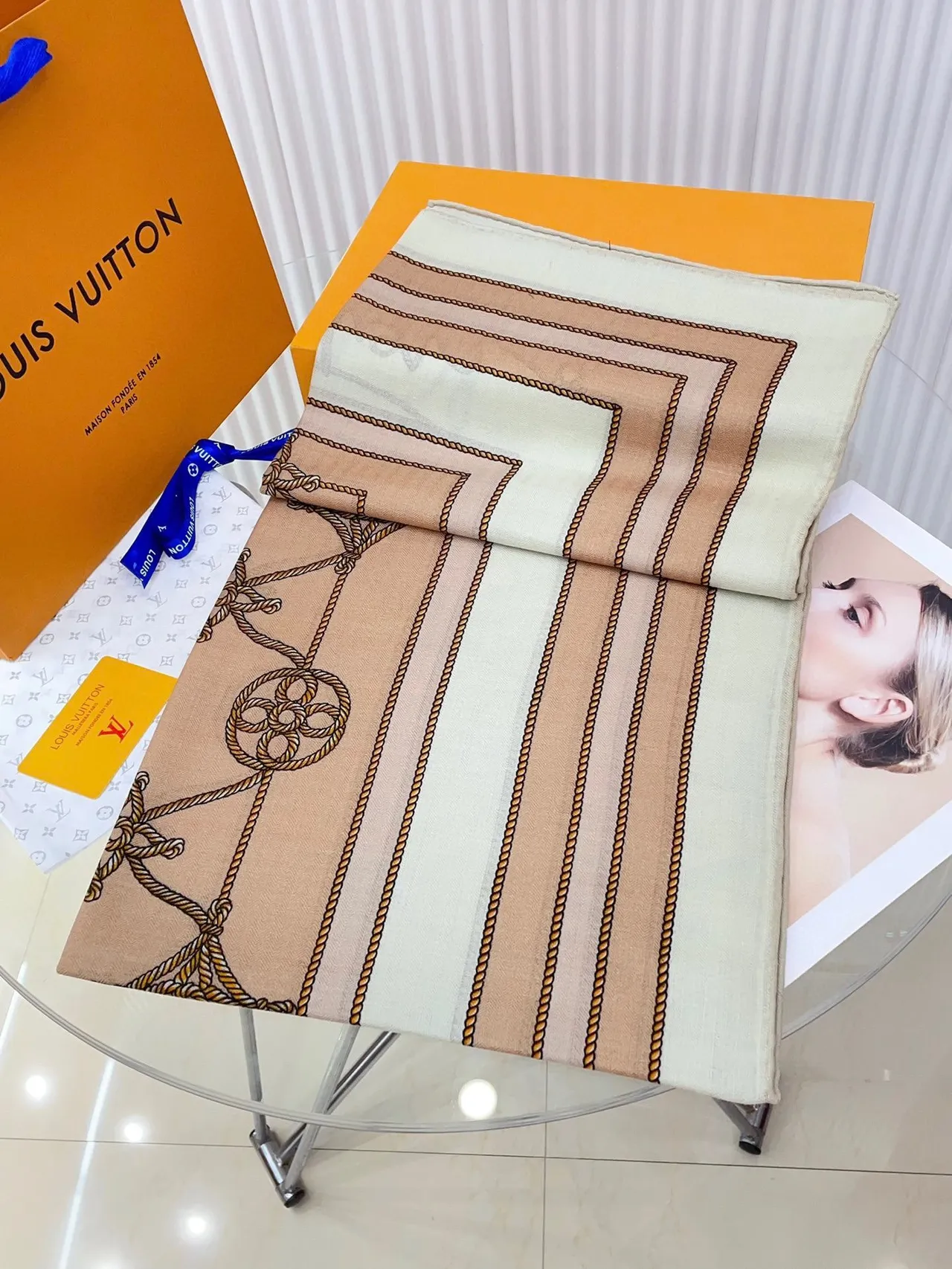 Louis Vuitton Imprimé Corde et Ancre Beige Soie Écharpe 6
