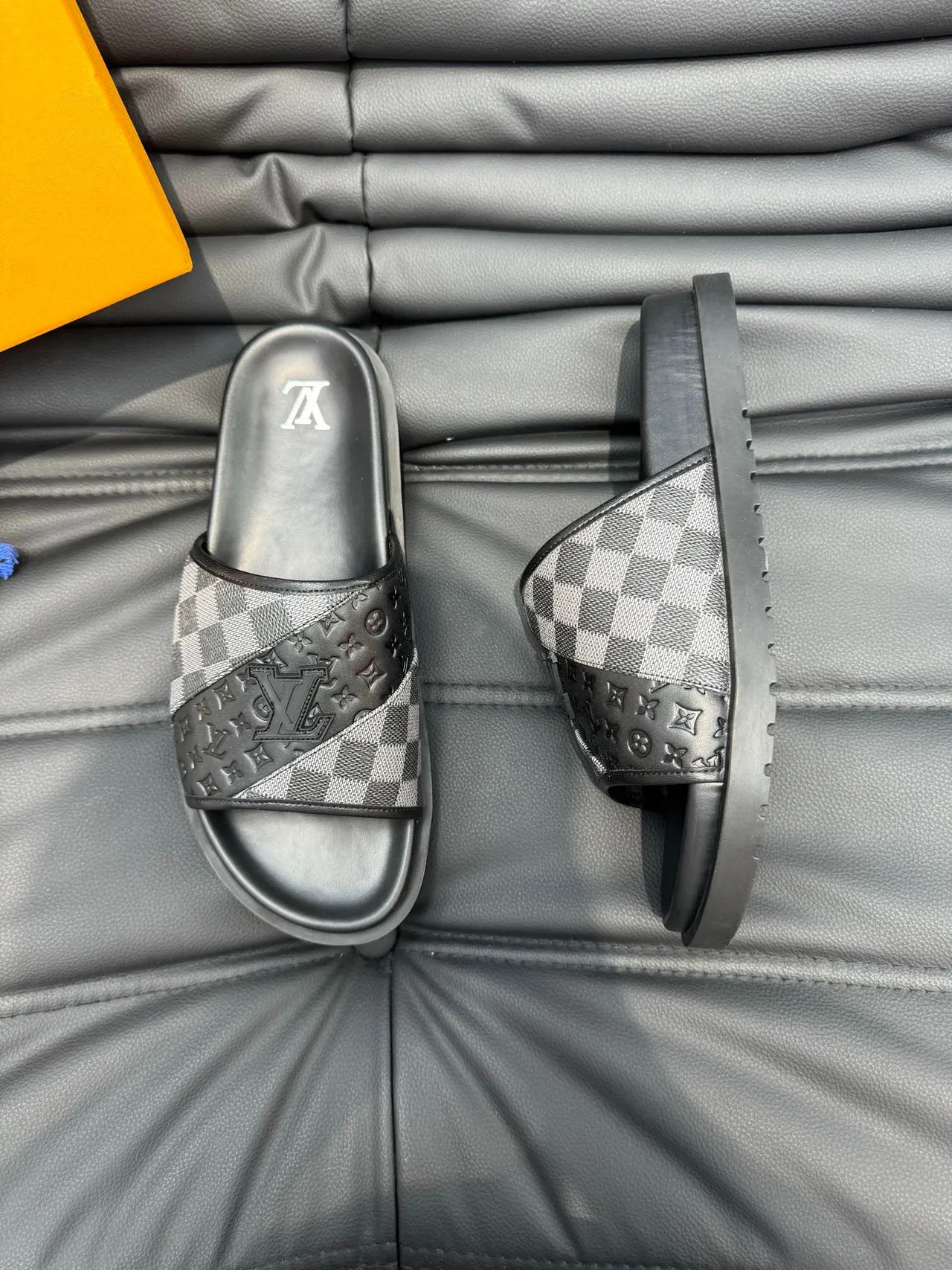Louis Vuitton Run Away Slide Black Gray Damier Monogram 拖鞋 3