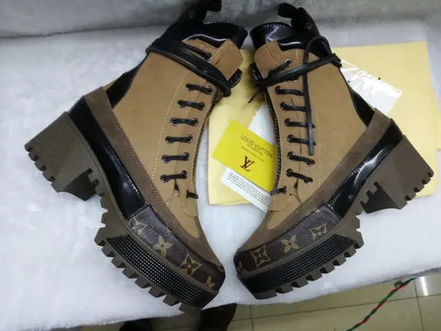 Louis Vuitton Run Away Tan and Black Monogram Ankle Boots 8
