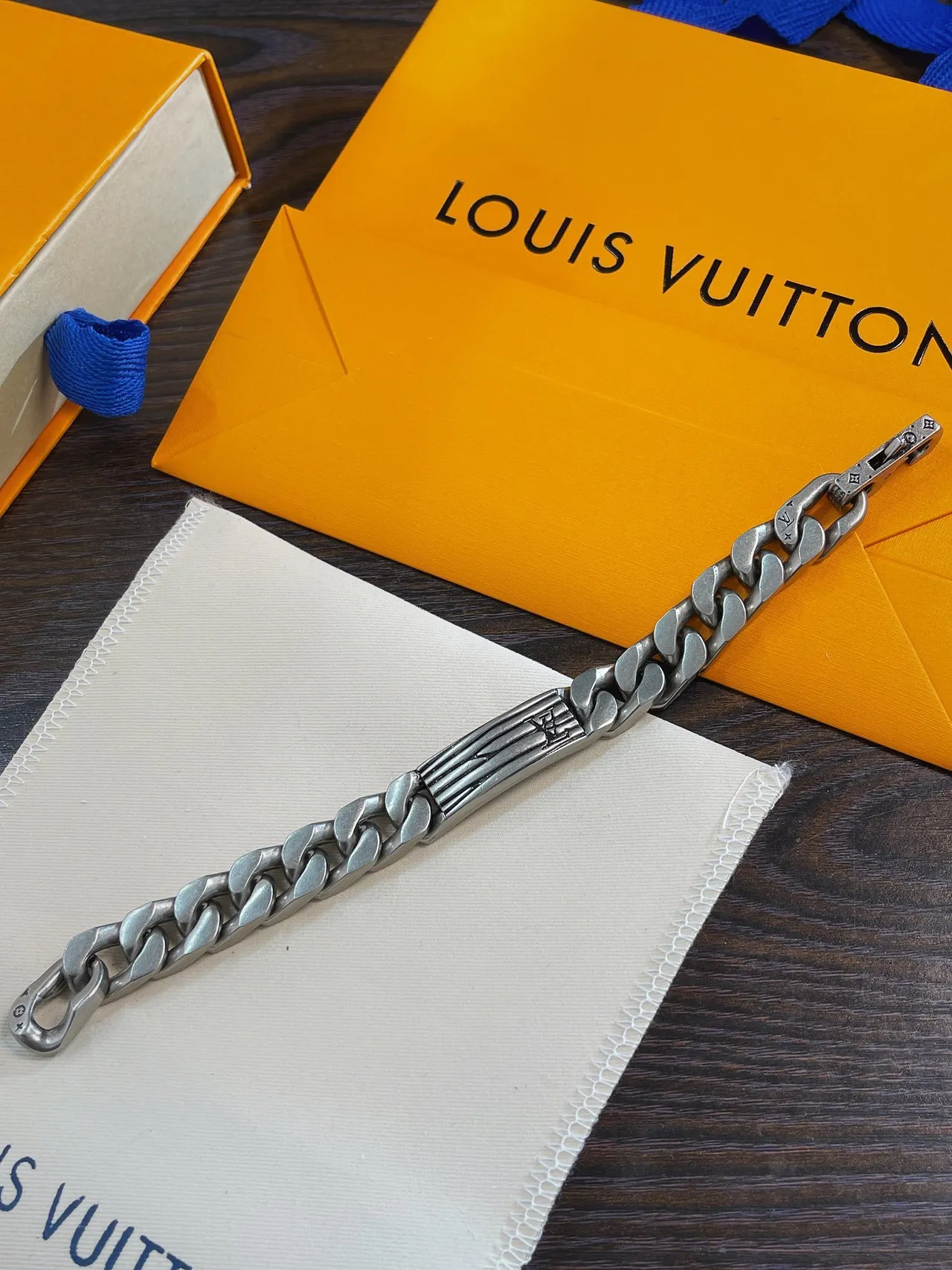 Louis Vuitton Silver Beige Chunky Curb-Link Chain Engraved Central Plaque Bracelet 5