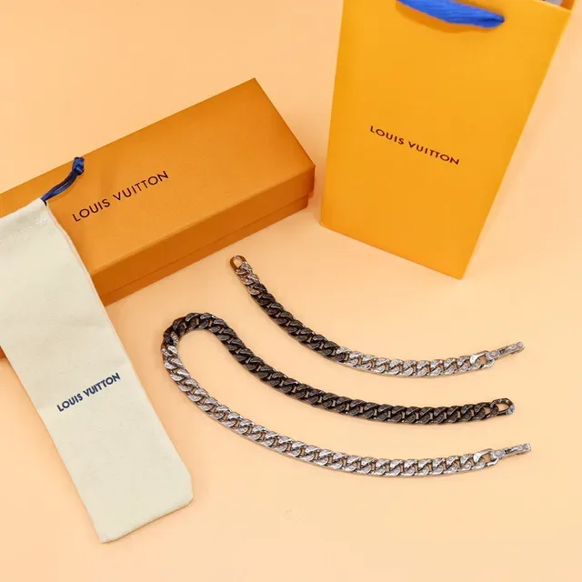 Louis Vuitton Silver Black Curb-Link Chain Metal Necklace 2
