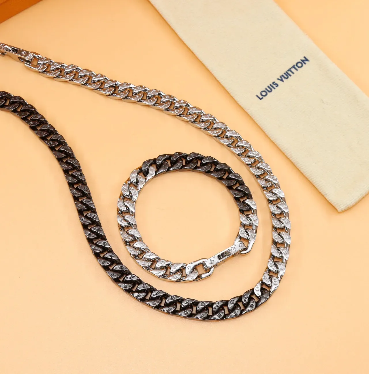 Louis Vuitton Silver Black Curb-Link Chain Metal Necklace 3