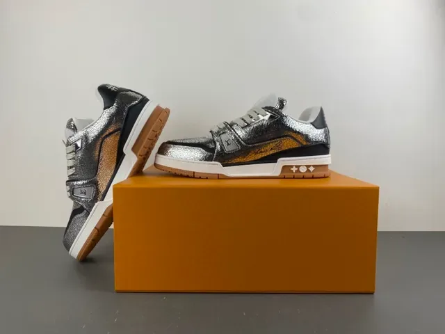 Louis Vuitton Argent Brun Métallique Cuir Craquelé Dessus Layered Semelle Blanche/noir/gomme Sneakers Lifestyle 13