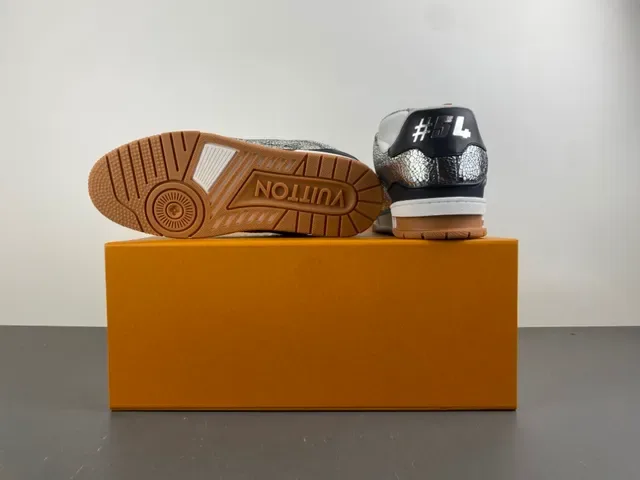 Louis Vuitton Argent Brun Métallique Cuir Craquelé Dessus Layered Semelle Blanche/noir/gomme Sneakers Lifestyle 15