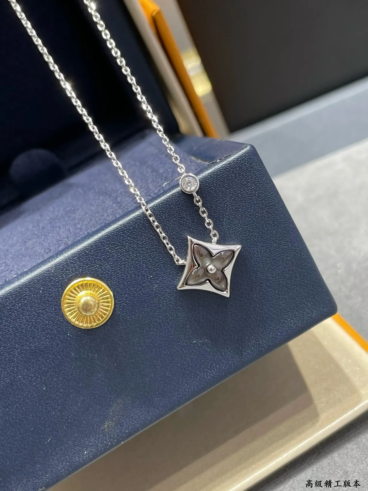Louis Vuitton Silver Gold Star-Shaped Quatrefoil Pendant Mother-of-Pearl Inlay Necklace 4