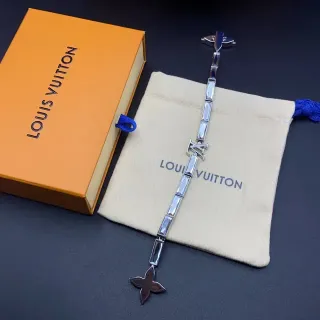 Louis Vuitton سوار بلون فضي مع زهرة مينا