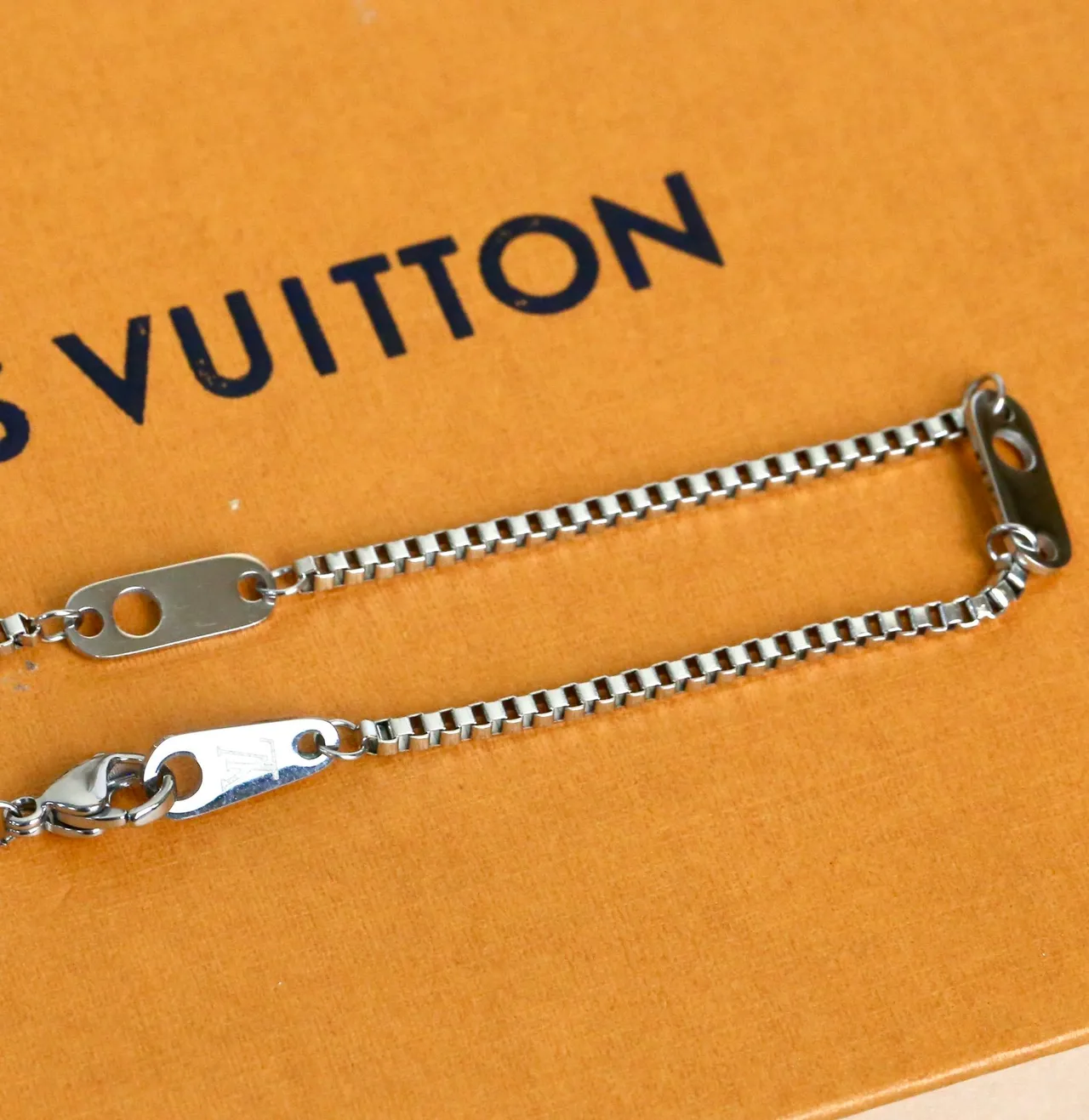 Louis Vuitton Silver Transparent Box Chain Crystal-Encrusted Cylinder Pendant Necklace 4