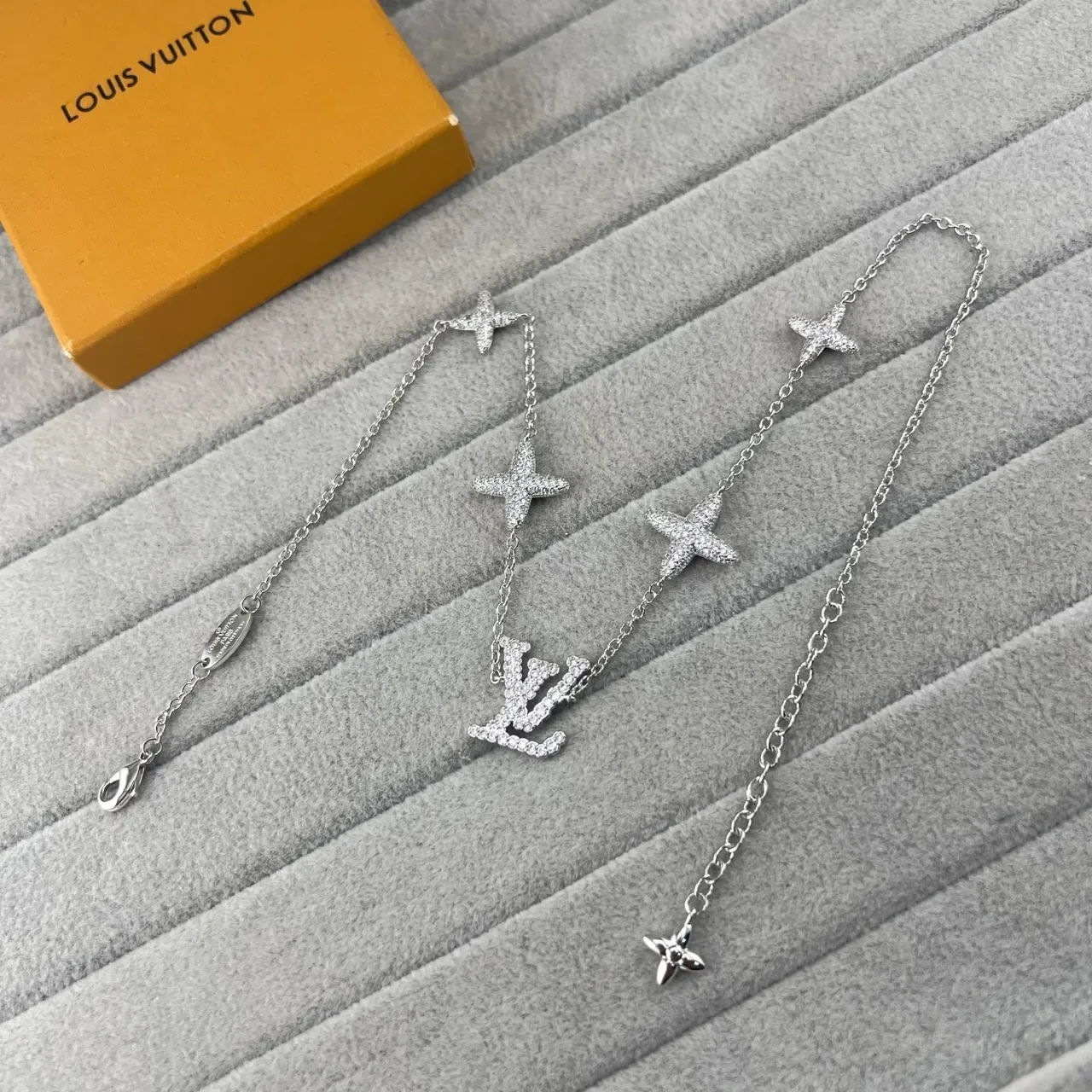 Louis Vuitton Star & Monogram Gold Silver Chain-Link Charms Bracelet 4