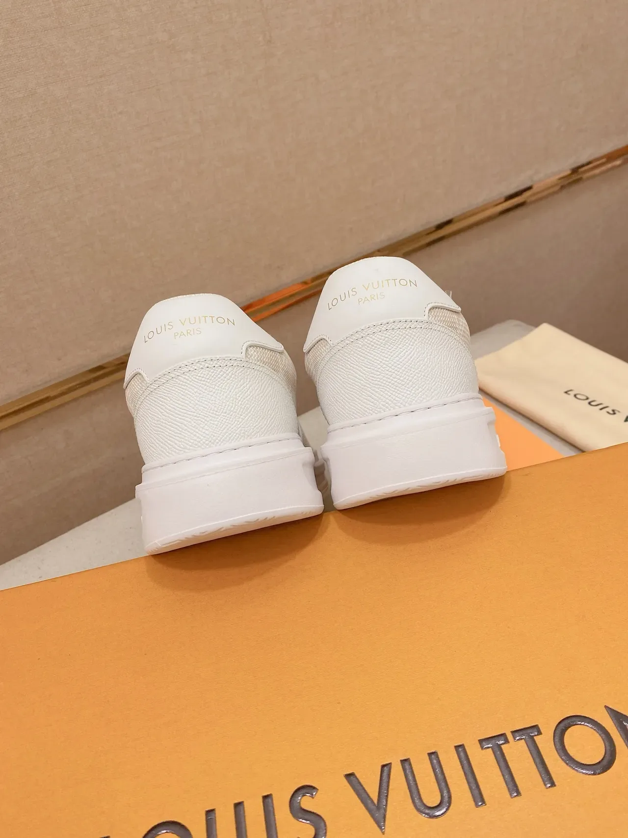 Louis Vuitton 白米色 低帮 平台底 生活方式运动鞋 2
