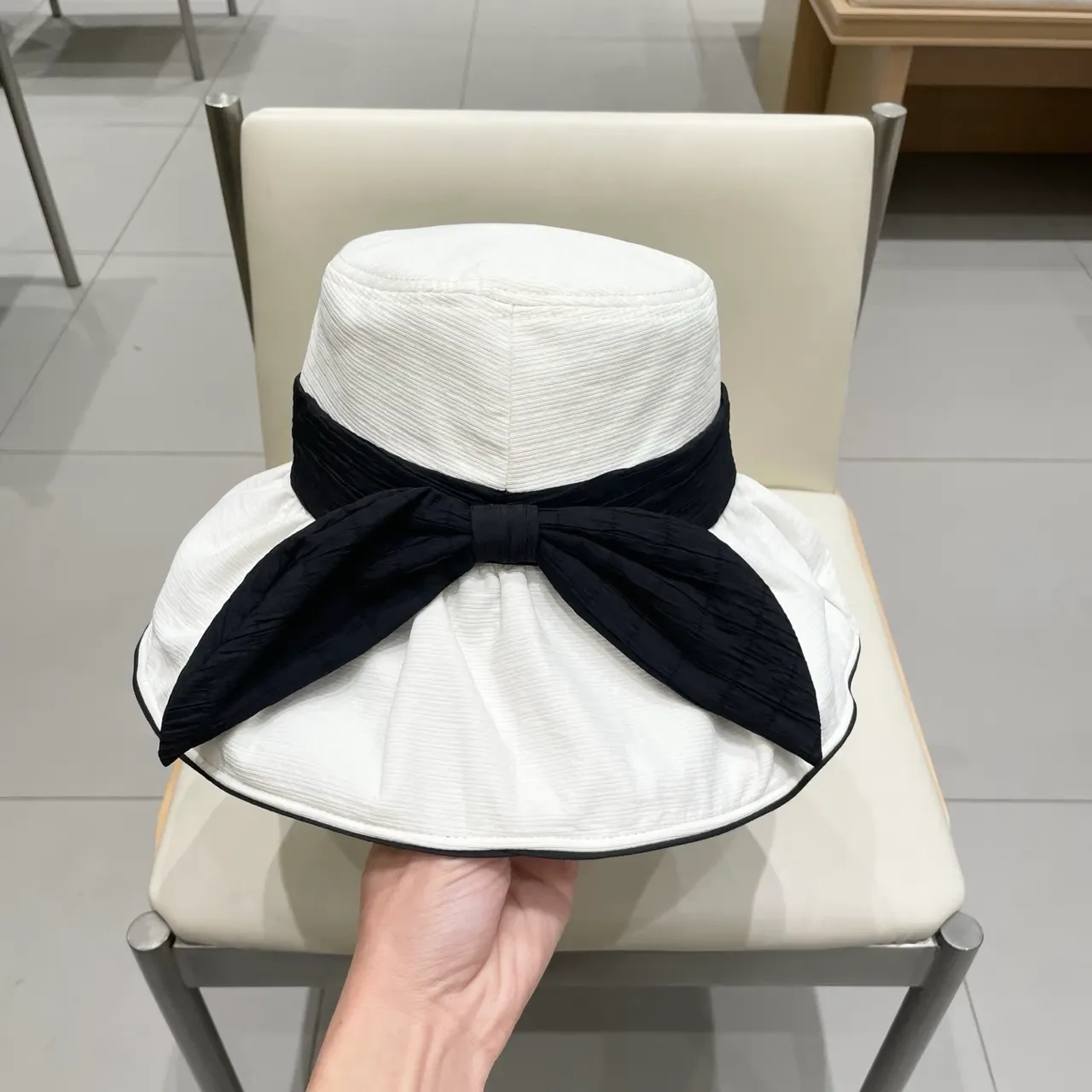 Louis Vuitton White Black Ribbed Fabric Grosgrain Band Hat 3
