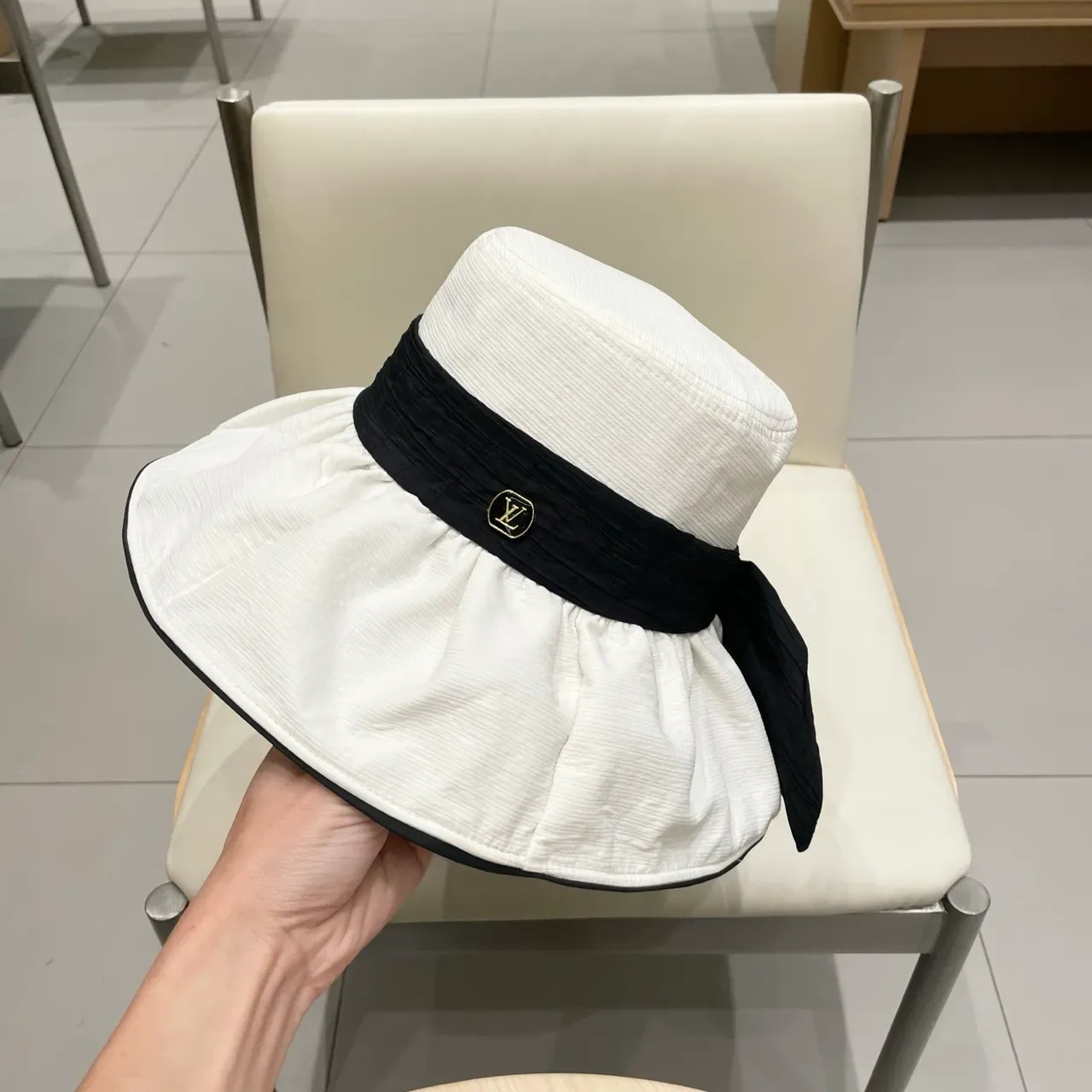 Louis Vuitton White Black Ribbed Fabric Grosgrain Band Hat 6