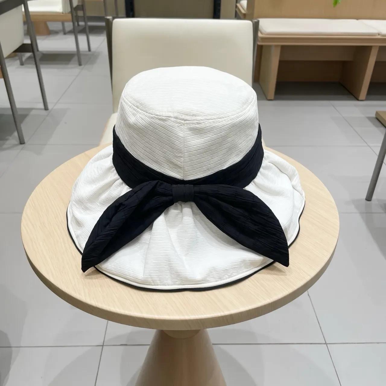 Louis Vuitton White Black Ribbed Fabric Grosgrain Band Hat 8