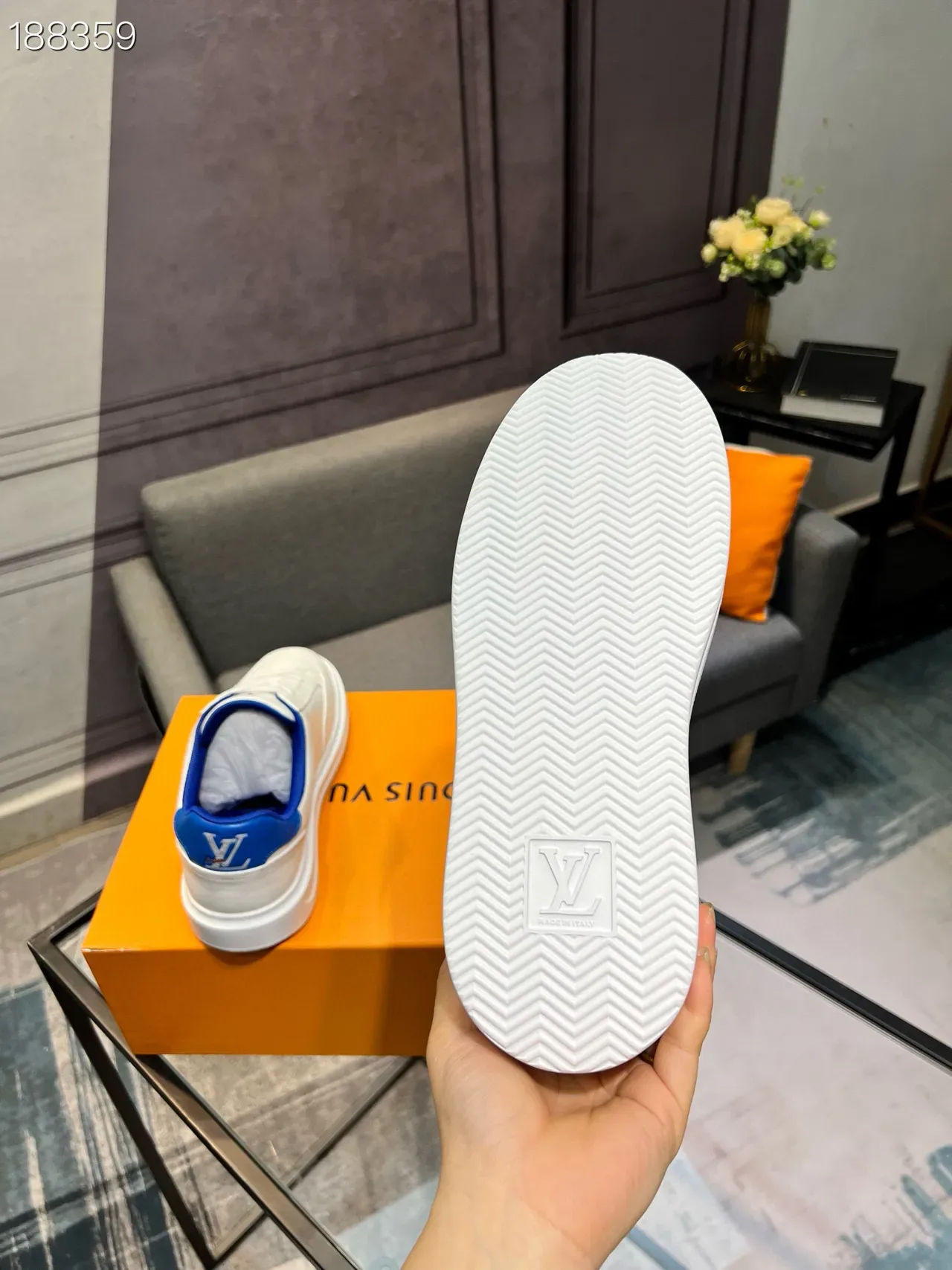 Louis Vuitton White Blue Smooth Leather Upper Royal Interior Lining Lifestyle Sneakers 3