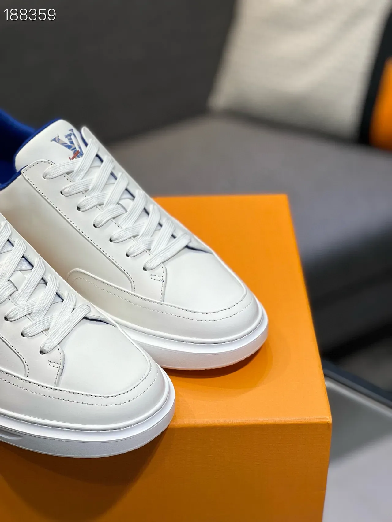 Louis Vuitton White Blue Smooth Leather Upper Royal Interior Lining Lifestyle Sneakers 4