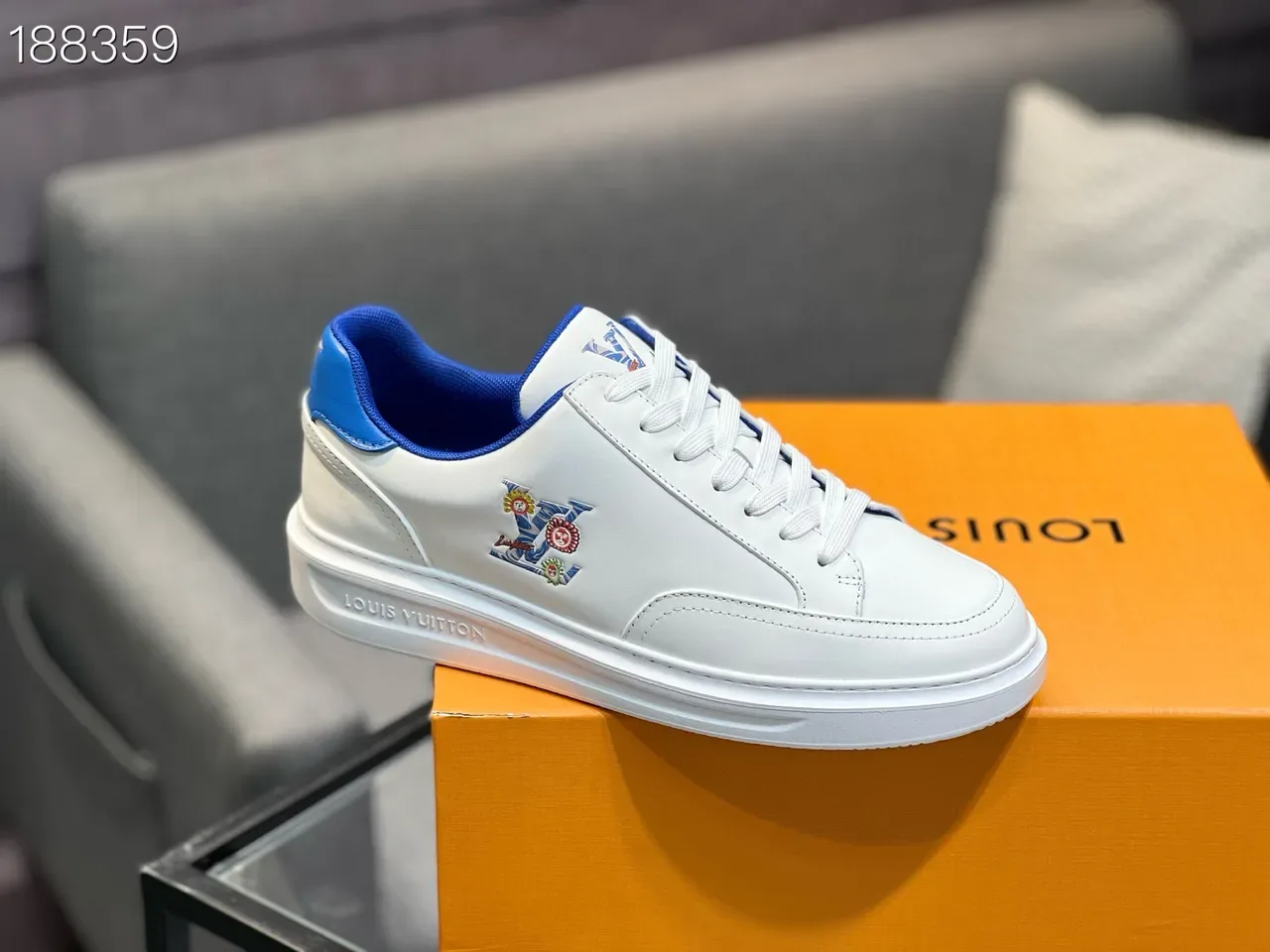 Louis Vuitton White Blue Smooth Leather Upper Royal Interior Lining Lifestyle Sneakers 5