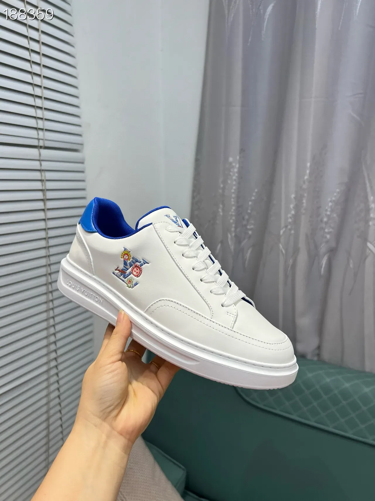 Louis Vuitton White Blue Smooth Leather Upper Royal Interior Lining Lifestyle Sneakers 8