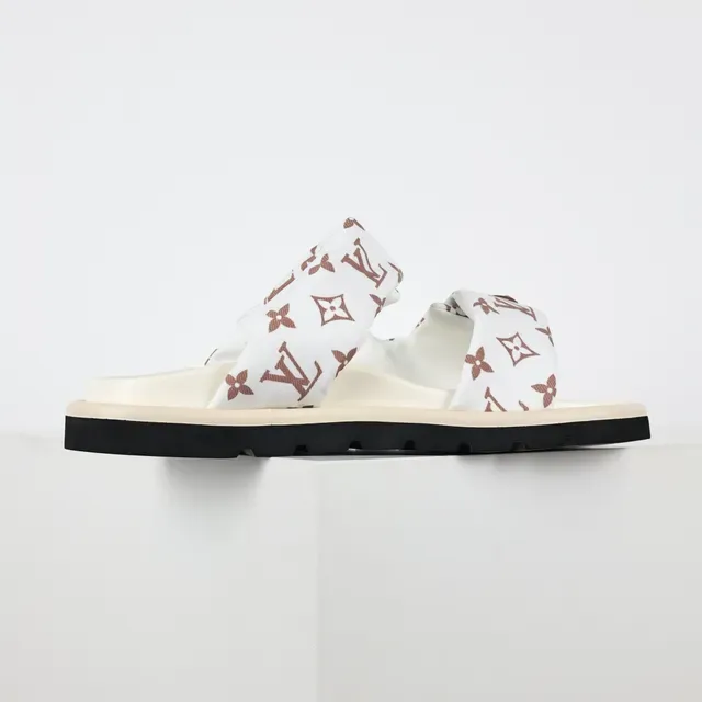 Sandálias Casuais Louis Vuitton Brancas e Castanhas com Tirantes de Tecido Acolchado Monogram-Printed 7