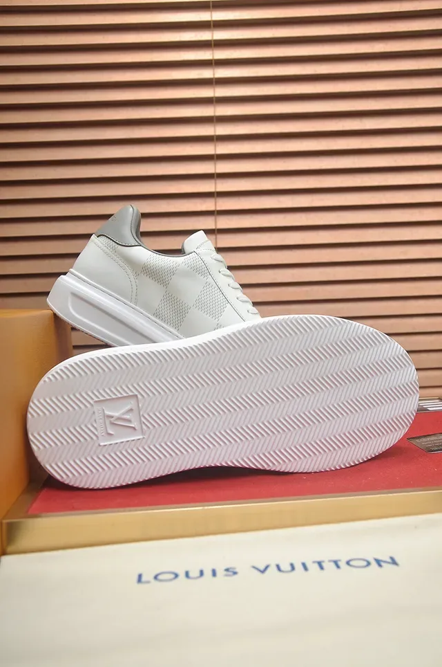 Louis Vuitton Sneakers Lifestyle Blancs et Gris Cuir Panel Low-Top 3