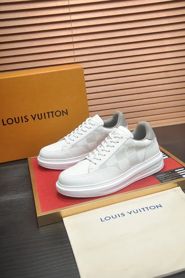 Louis Vuitton Sneakers Lifestyle Blancs et Gris Cuir Panel Low-Top 4