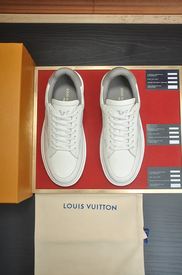 Louis Vuitton Sneakers Lifestyle Blancs et Gris Cuir Panel Low-Top 5
