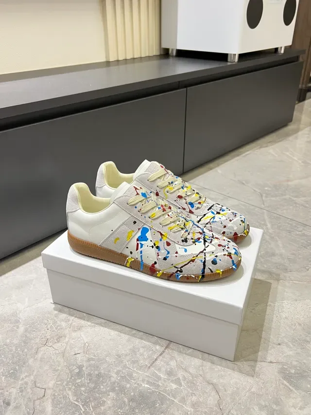 Maison Margiela Tênis Lifestyle de Couro e Camurça de Duas Cores Multicolor Beige com Design de Salpicos de Tinta 1