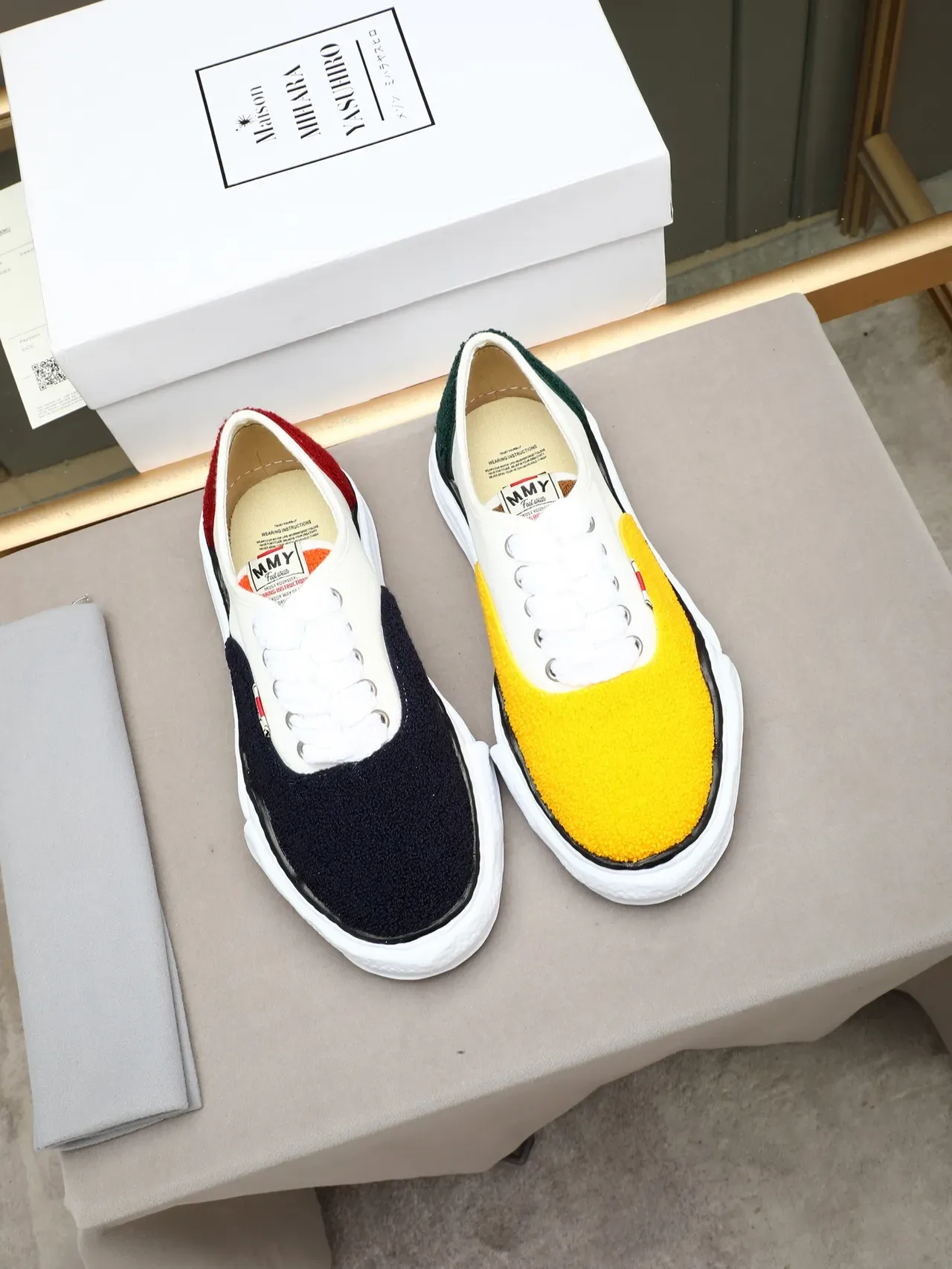 MMY White Navy Canvas Upper Textured And Red Panels Sneakers 3