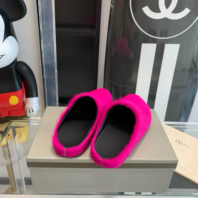 Marni Rose Noir Peluche Imitation Fourrure Chaussons à dos ouvert 3