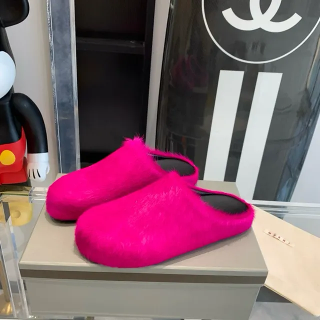 Marni Rose Noir Peluche Imitation Fourrure Chaussons à dos ouvert 4