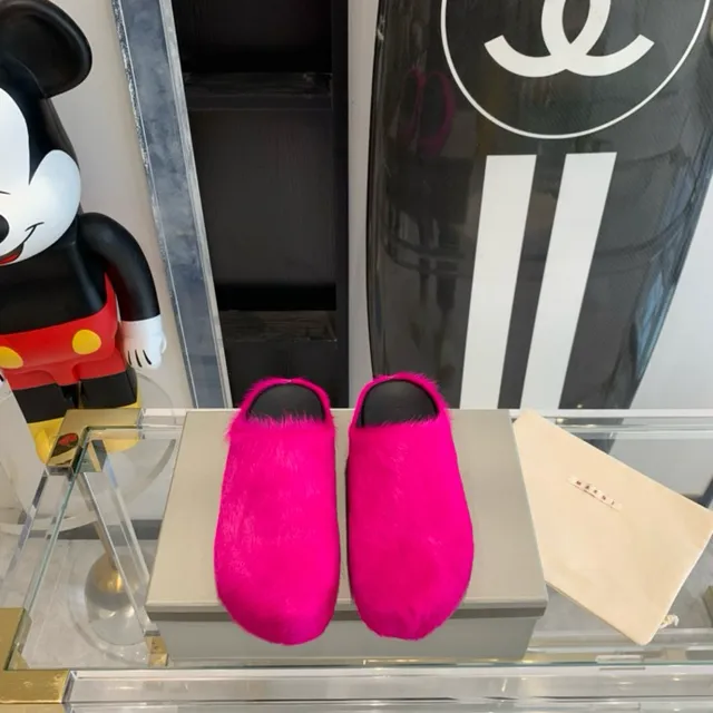 Marni Rose Noir Peluche Imitation Fourrure Chaussons à dos ouvert 5