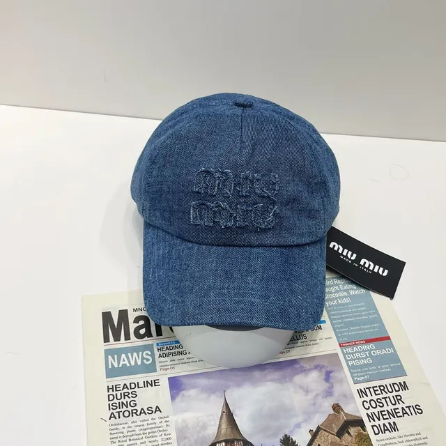 Miu Miu Boné de beisebol preto texturizado de denim bordado tonalmente com logo 3