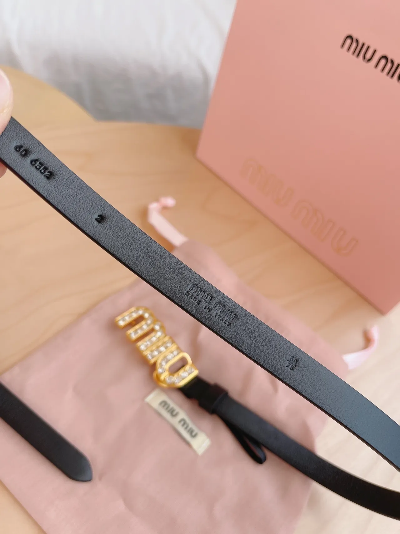 Miu Miu Cinto Logo Cristal Fivela Preta Dourada Cinto de Couro 2