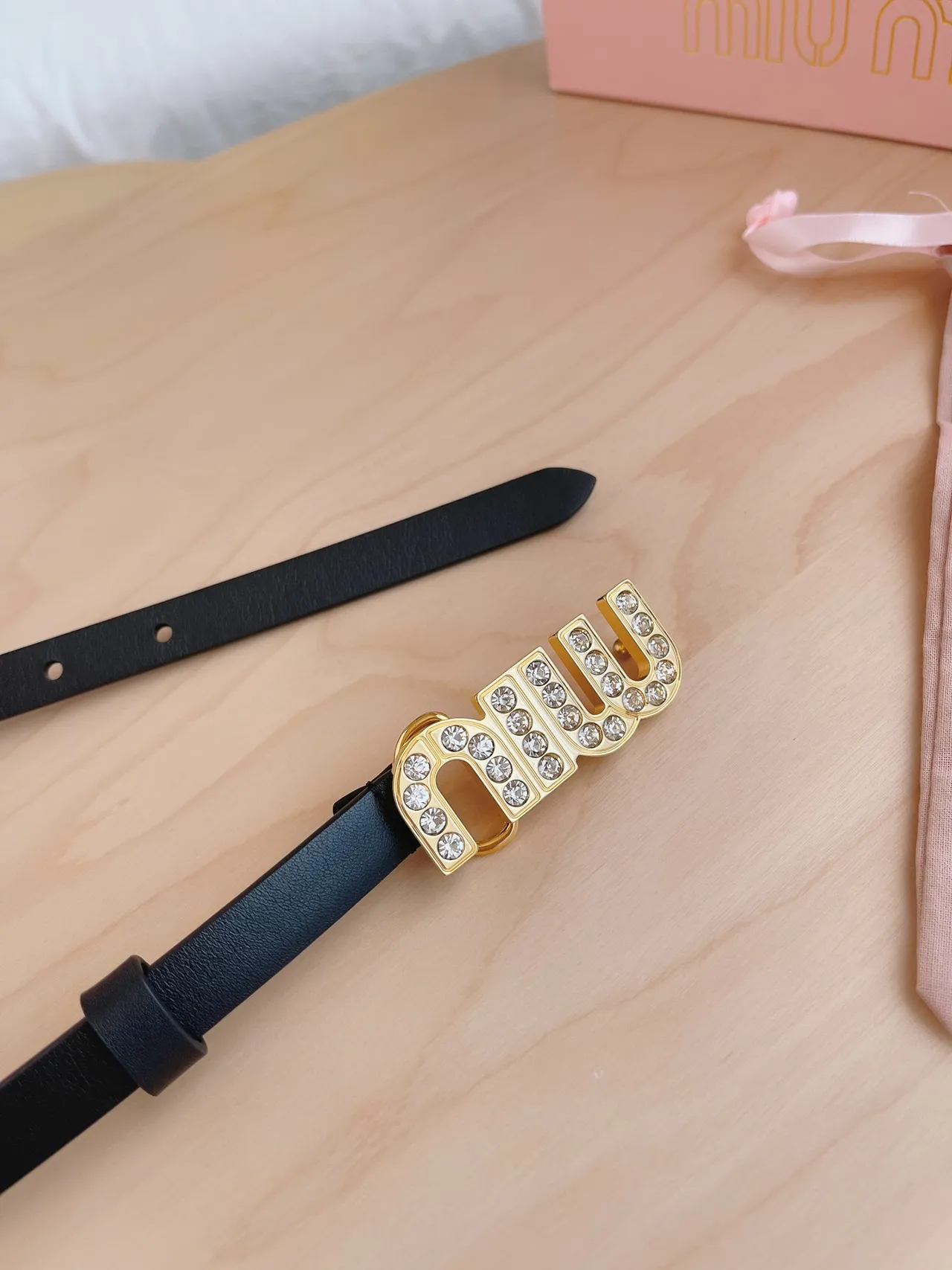 Miu Miu Cinto Logo Cristal Fivela Preta Dourada Cinto de Couro 4