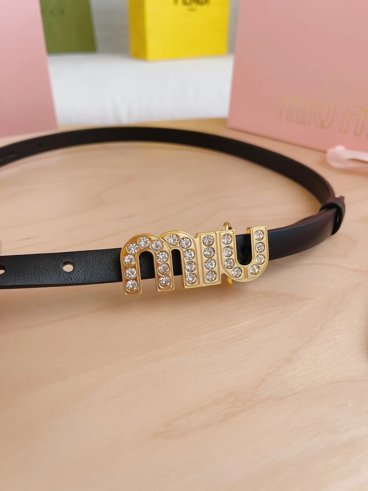 Miu Miu Cinto Logo Cristal Fivela Preta Dourada Cinto de Couro 5
