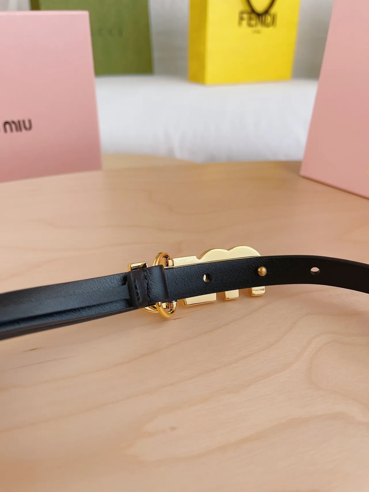 Miu Miu Cinto Logo Cristal Fivela Preta Dourada Cinto de Couro 6