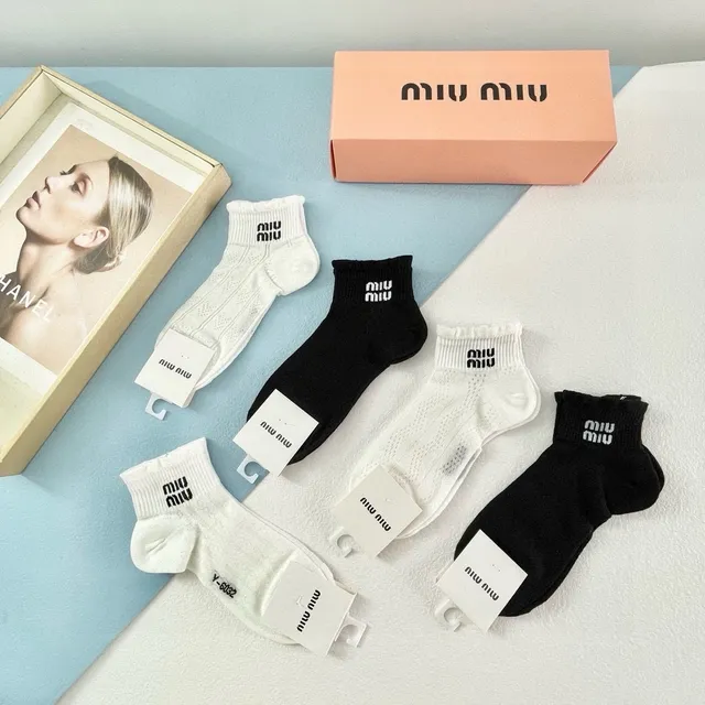 Miu Miu जوارب الكاحل مطبوعة بالشعار 7