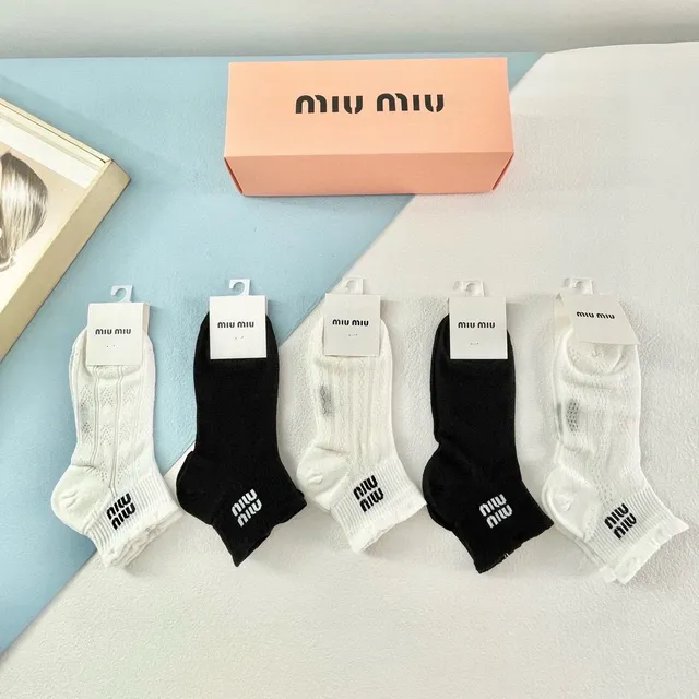 Miu Miu जوارب الكاحل مطبوعة بالشعار 9